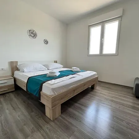 Ferien 2024-villa Aquamarin Mit Pool بيت للعطل فودنيان
